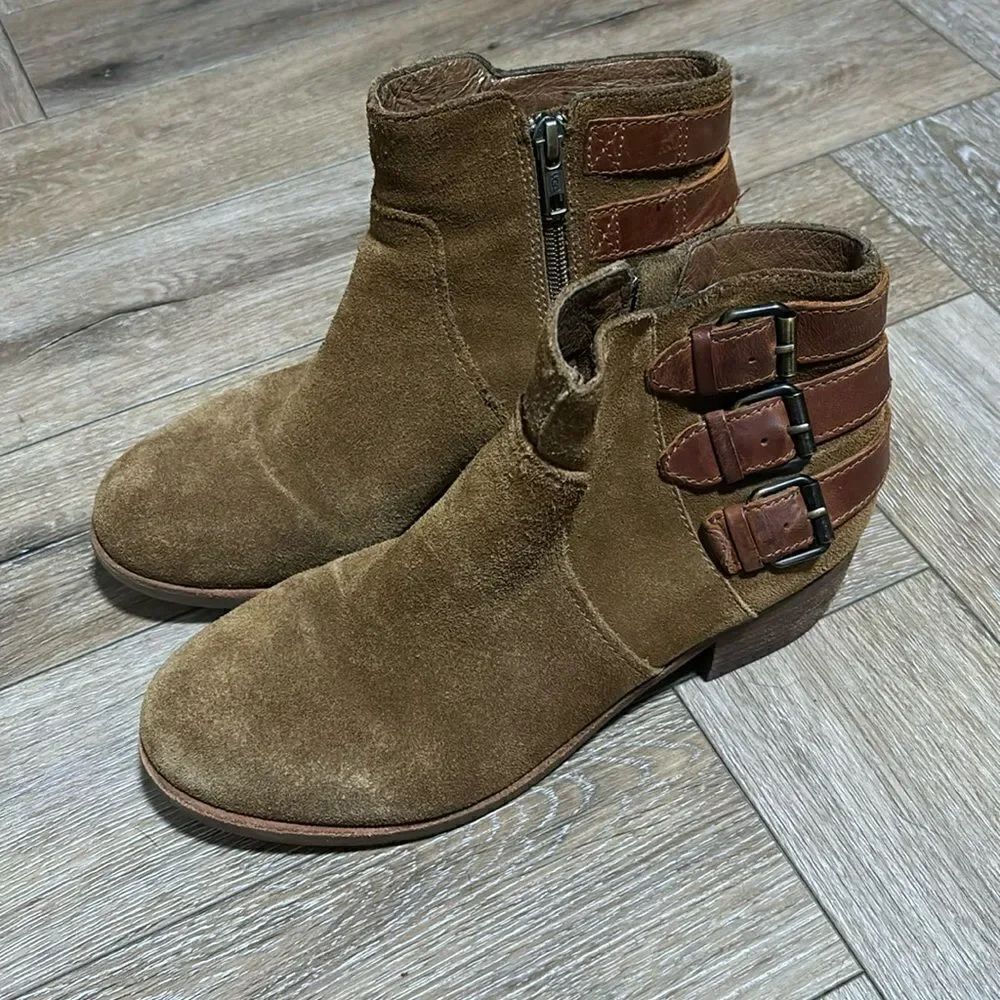 UggβVoltaβ
Booties